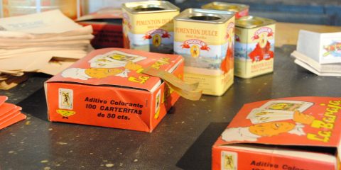 El azafrán y las especias, el mármol y la piedra natural y la uva de mesa y vino - Mucoin