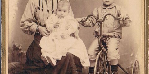 Prácticas en el MUCOIN. Inventario colección retratos de final del S. XIX y principios del XIX.